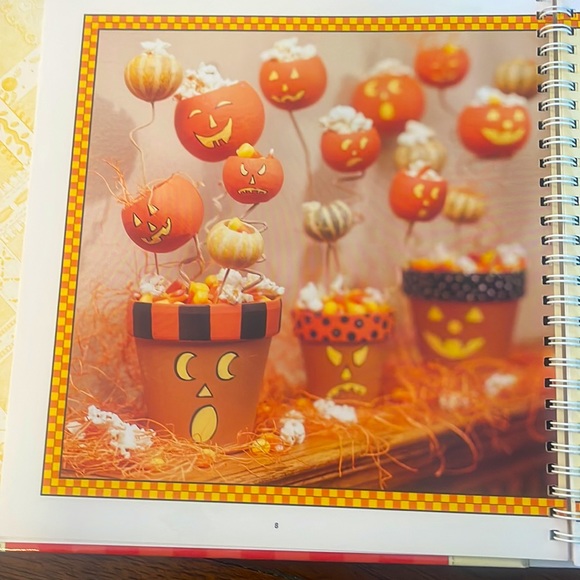 Mary Engelbreit Crafts to Celebrate the Season book - Picture 5 of 11